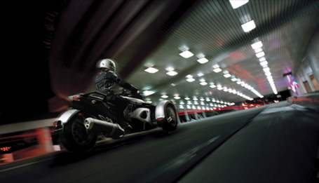 Can-Am Spyder Roadster tunnel