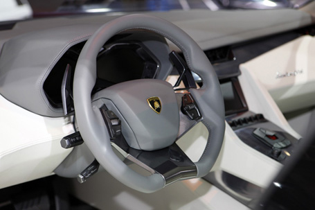Lamborghini Estoque dashboard