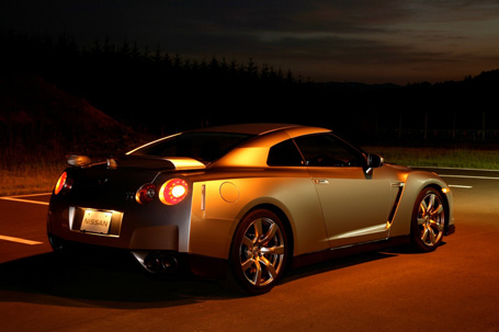 Nissan GT-R dark