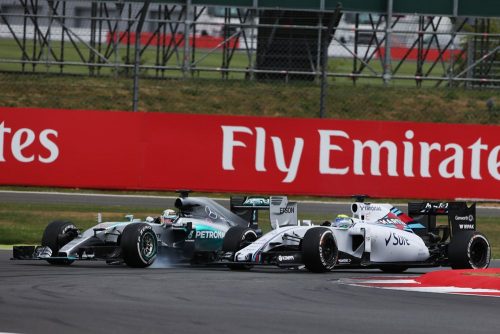 Formula One World Championship 2015, Round 9, Britisch Grand Prix, Silverstone, England, Sunday 5 July 2015 - Lewis Hamilton (GBR) Mercedes AMG F1 W06 runs wide as he tries to pass Felipe Massa (BRA) Williams FW37 for the lead of the race.