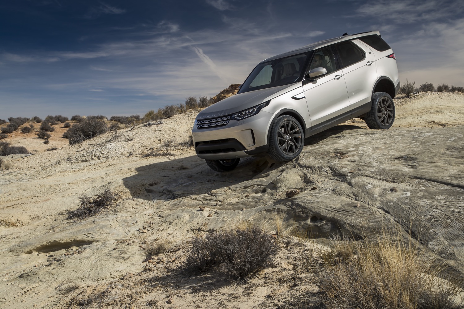 2018_land_rover_new_discovery_offroad_13