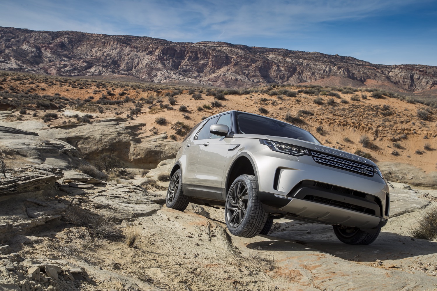 2018_land_rover_new_discovery_offroad_15