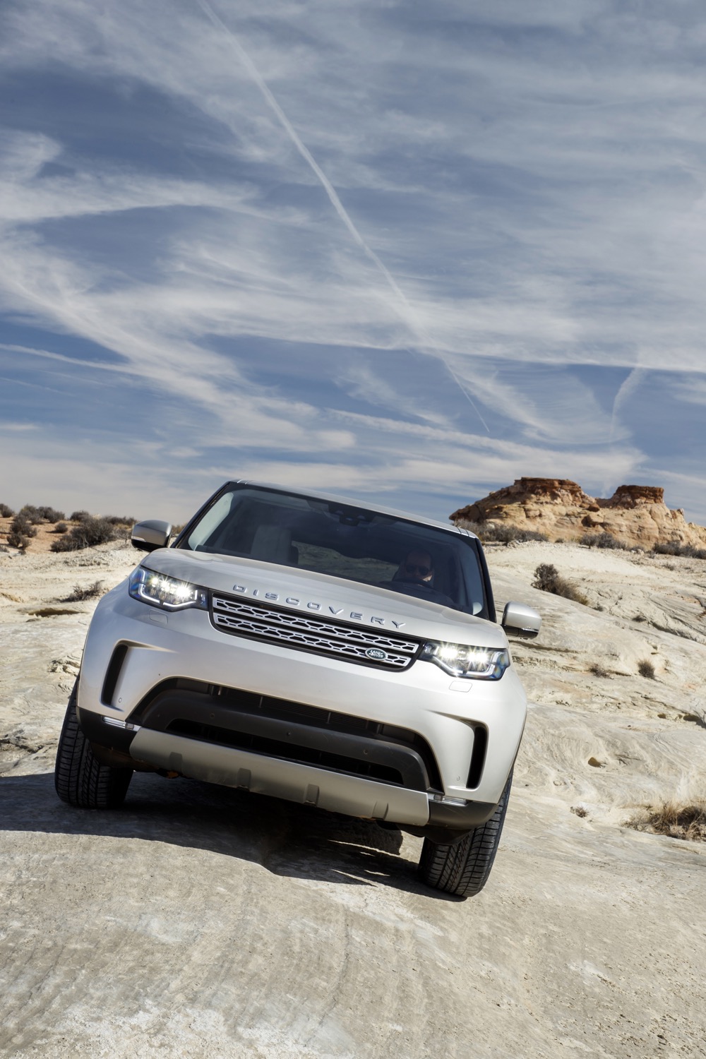 2018_land_rover_new_discovery_offroad_16