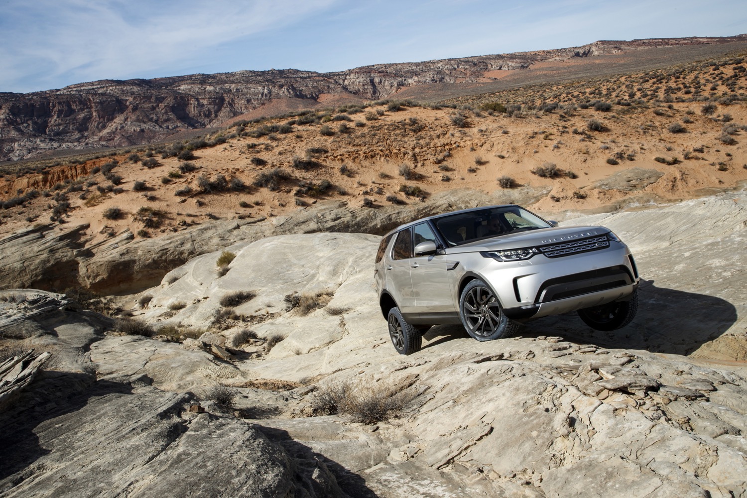 2018_land_rover_new_discovery_offroad_18