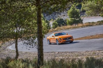 2018_ford_mustang_ecoboost_coupe_automatic_02
