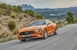 2018_ford_mustang_ecoboost_coupe_automatic_04
