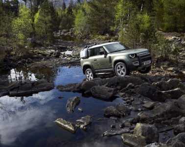 2020_land_rover_defender_l663_official_02