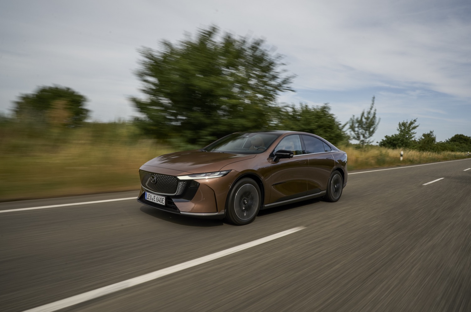 Mazda6e_Germany_dynamic_02