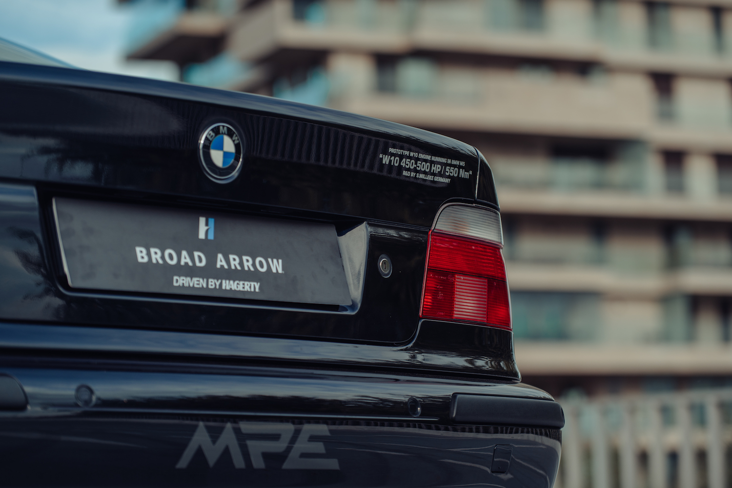 BMW M5 W10, boot detail - Broad Arrow Auctions